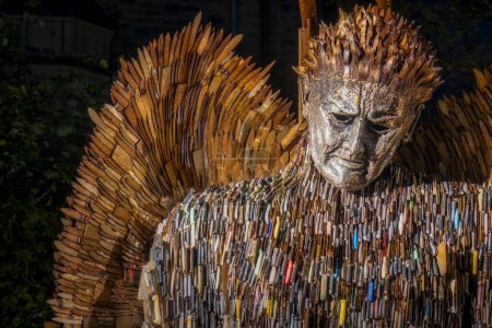 Téléchargez les photos : The Knife Angel - Sculpture contemporaine composée de 100 000 couteaux créés par l'artiste Alfie Bradley - en image libre de droit