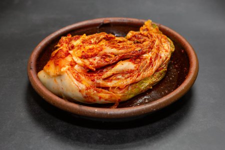 Téléchargez les photos : Kimchi coréen traditionnel à base de chou mariné - en image libre de droit
