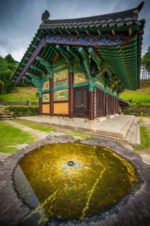the scenery of a traditional Korean temple