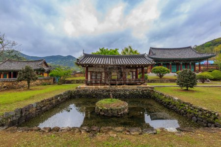 Téléchargez les photos : Jardin de Hanok traditionnel coréen - en image libre de droit