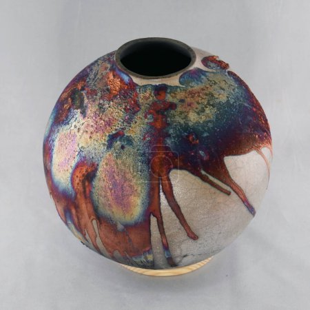 Téléchargez les photos : RAAQUU Raku céramique poterie Vase arc-en-ciel aurore motif texturé maison pièce dcor par Adil Ghani de Malaisie - en image libre de droit