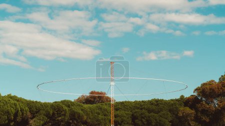 Foto de A military high-frequency monocone omnidirectional antenna with vertical polarization and low-angle radiation patterns dedicated to long-range communications (skywave) and short-range (groundwave) - Imagen libre de derechos