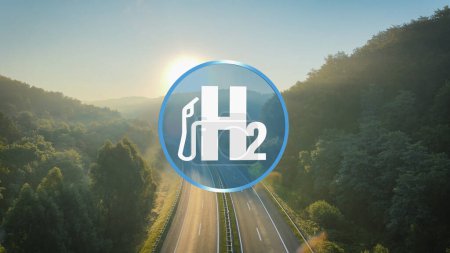 Foto de Camión eléctrico alimentado por hidrógeno, conduciendo en una carretera con un símbolo H2 - 3D render - Imagen libre de derechos