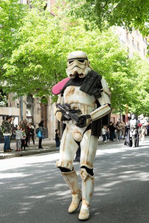 Téléchargez les photos : 16- Un personnage déguisé en Storm Trooper, clone Trooper, 501 st legion pink - en image libre de droit