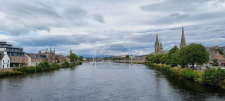 Téléchargez les photos : Inverness, Ville, Skyline, Rivière Ness - en image libre de droit