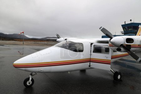 Foto de Aviones de hélice pequeña en el aeropuerto de Ilulissat, Groenlandia - Imagen libre de derechos