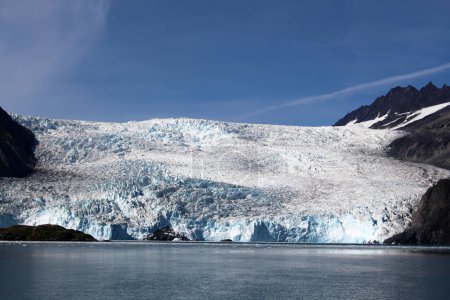Foto de El glaciar Alaska-Aialik es un glaciar en el Parque Nacional Kenai, que desemboca en la bahía de Aialik. - Imagen libre de derechos