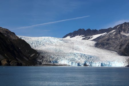 Foto de Glaciar Aialik es un glaciar en el Parque Nacional Kenai Alaska, que desemboca en la bahía de Aialik - Imagen libre de derechos