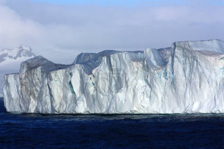 Foto de Iceberg tabular en la bahía de Wilhelmina Península Antártica - Imagen libre de derechos