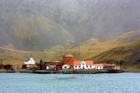 Téléchargez les photos : Grytviken est une station baleinière abandonnée de l'île de Géorgie du Sud. - en image libre de droit
