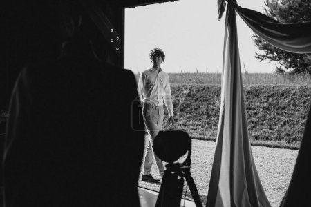 Foto de Novio preparándose para su boda - Imagen libre de derechos