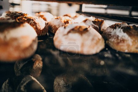 Téléchargez les photos : Industrie de la boulangerie de pain, pâtisserie savoureuse - en image libre de droit