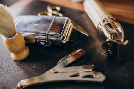 Téléchargez les photos : Outils de rasage fermer dans un salon de coiffure - en image libre de droit