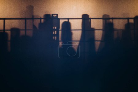 Téléchargez les photos : Slhouette de bâtiments dans la soirée - en image libre de droit
