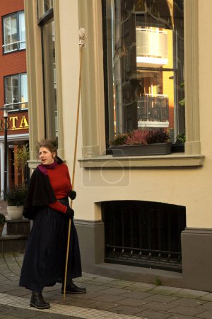 Foto de DEVENTER, NETHERLANDS, 15 DECEMBER 2019. Dickens festival in Deventer, the Netherlands. - Imagen libre de derechos