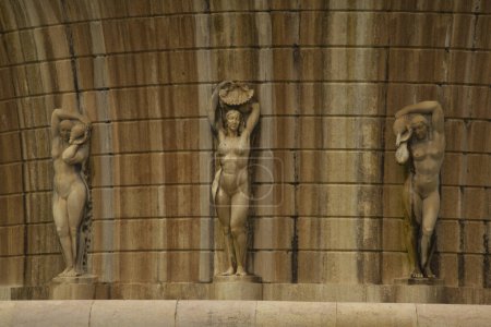 Foto de LISBOA, PORTUGAL, 12 DE ABRIL DE 2022. Fonte Monumental (Fonte Luminosa). Fuente luminosa monumental en Lisboa, Portugal. - Imagen libre de derechos