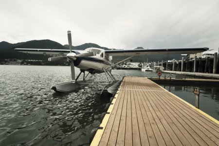 Wasserflugzeug am Dock in Juneau, Alaska