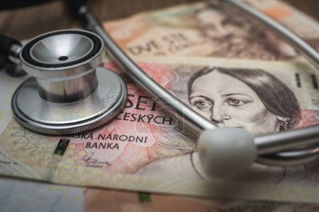 Coste de la atención médica en Chequia concepto Corona dinero checo