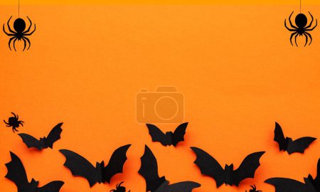Téléchargez les photos : Chauves-souris noires Halloween silhouettes volantes isolées sur blanc. Simple icône de chauve-souris illustration vectorielle de dessin animé. Automne, Halloween. élément de conception de la faune
. - en image libre de droit