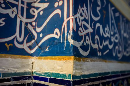 Téléchargez les photos : Bâtiments colorés de la nécropole de Shah-i-Zinda dans la partie nord-est de Samarkand, Ouzbékistan - en image libre de droit