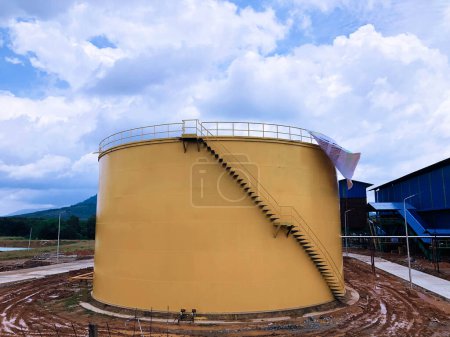 Foto de Banjarmasin, Indonesia - 24 de febrero de 2021 Construcción de una planta de tratamiento de agua (2) .jpg - Imagen libre de derechos