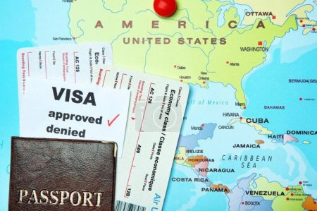 Téléchargez les photos : Passeport, visa et carte d'embarquement - en image libre de droit