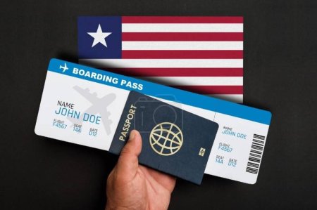 Téléchargez les photos : Passeport, carte d'embarquement et drapeau du Libéria - en image libre de droit