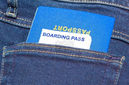 Téléchargez les photos : Passeport et carte d'embarquement - en image libre de droit