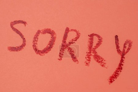 Téléchargez les photos : Désolé - lettrage rouge à lèvres sur rose - en image libre de droit