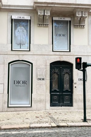 Foto de La entrada a la tienda Dior en Lisboa, Portugal. noviembre 12, 2023 - Imagen libre de derechos