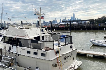 Foto de Yates amarrados en el puerto de Nueva York. - Imagen libre de derechos