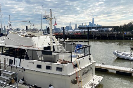 Foto de Yates y barcos amarrados en el puerto de Nueva York. - Imagen libre de derechos