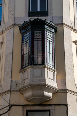 Detail der Fassade eines Gebäudes in Lissabon, Portugal.
