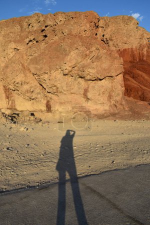 Sombra de un hombre en el desierto, Red Rock Canyon, Nevada