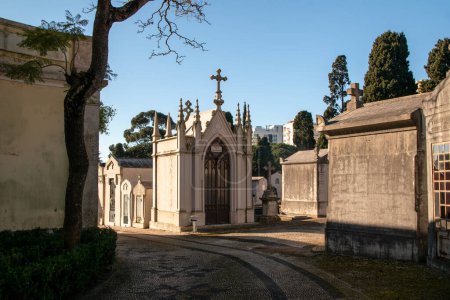 Antiguo cementerio en el centro de la ciudad de Lisboa, Portugal.