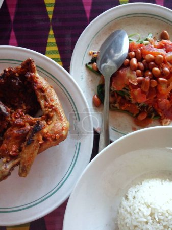 Téléchargez les photos : Photo Ayam ou poulet plat Taliwang de Lombok - en image libre de droit