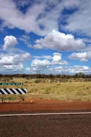Téléchargez les photos : Directement à Alice Springs Australia Red Center - en image libre de droit