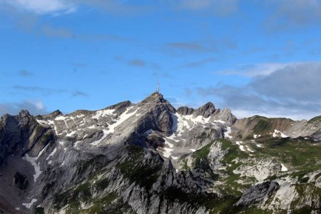 Photo dramatique d'Alpstein avec nuages et ombre sur les montagnes, Suisse, saison de randonnée. Photo de haute qualité