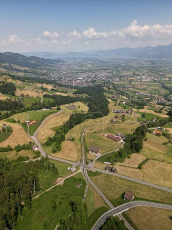 Foto de Paisaje Vista sobre Rheintal Stoss Street Mountain Pass Suiza Appenzellerland. Imágenes de alta calidad 4k - Imagen libre de derechos