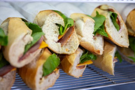Foto de Carne italiana y rollo de queso para el almuerzo - Imagen libre de derechos