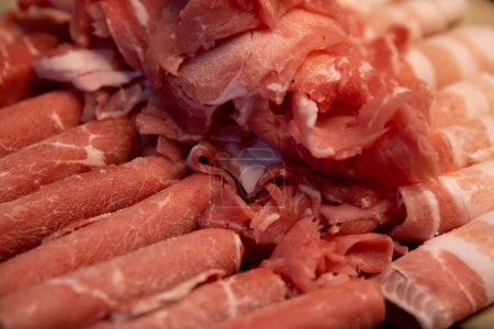 Téléchargez les photos : Différents types de viande pour shabu shabu - en image libre de droit