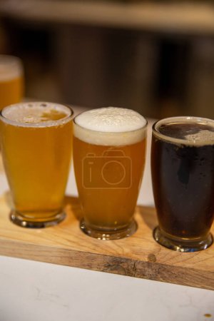 Foto de Tres muestras de cerveza para probar - Imagen libre de derechos