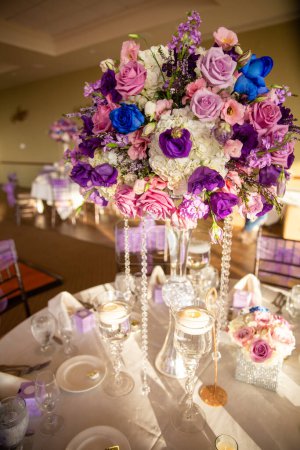 Centro de mesa de la boda con flores frescas