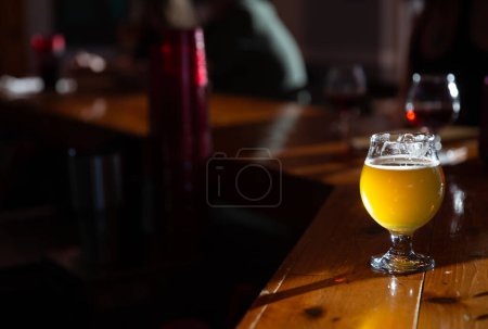 Craft Beer an einer Bar frisch ausgeschenkt