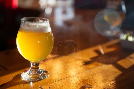 Craft Beer an einer Bar frisch ausgeschenkt