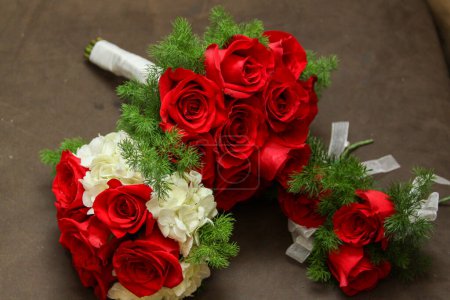 Brautparty Rote Rosen in der Brautsuite