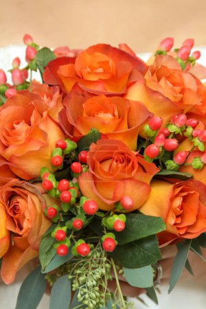 Rote Orange Rosen für eine Hochzeit