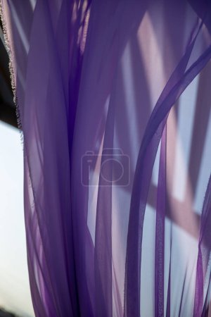 Lavendel-Drapierungen im Lüftchen zur Beruhigung