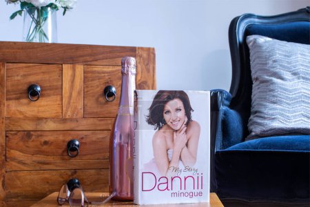 Téléchargez les photos : Exeter UK. 30-12-23. Biographie de Dannii Minogue, Mon histoire. Dannii a une histoire merveilleuse à raconter sur sa vie et les hauts et les bas qu'elle a vécus en tant que star. - en image libre de droit