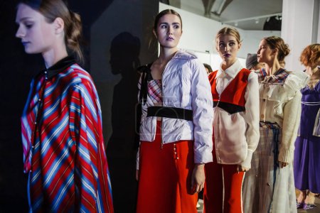 Téléchargez les photos : Modèles backstage Semaine de la mode ukrainienne Automne-Hiver 2022-2023 - en image libre de droit